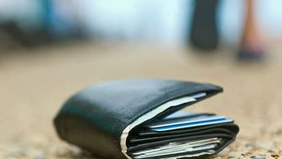 മെട്രോ യാത്രയ്ക്കിടെ കാണാതായ പഴ്സ്, ഉടമയെ തേടിയെത്തി ഒപ്പമൊരു സന്ദേശവും