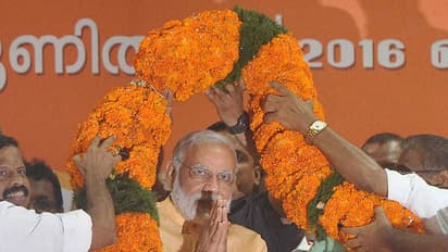 Modi dodges 'Somalia', attacks both fronts in final campaign stop