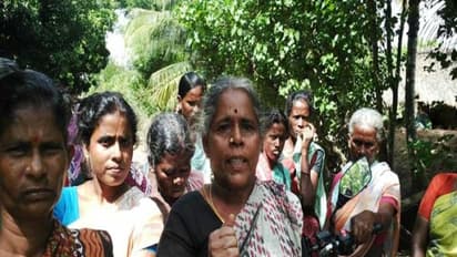 இருக்கிற நிலத்தை பறிச்சிக்கிட்டா 2020 –ல் விவசாயிகளின் வருமானம் எப்படி இரண்டு மடங்காகும்….. மோடியை வறுத்தெடுத்த கிராம பெண்கள் !!