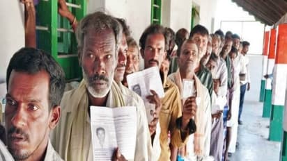 பெரும் பரபரப்பு..விறுவிறுப்புக்கிடையே கர்நாடகாவில் இன்று தேர்தல்….இன்னும் சற்று நேரத்தில் வாக்குப்பதிவு தொடங்குகிறது….