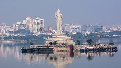 హుస్సేన్సాగర్కు పోటెత్తిన వరద: లెవల్ను దాటి చేరిన నీరు