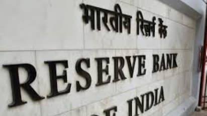 வங்கிக் கணக்குடன் ஆதார் இணைப்பு கட்டாயம்தான்…ரிசர்வ் வங்கி திட்டவட்ட அறிவிப்பு