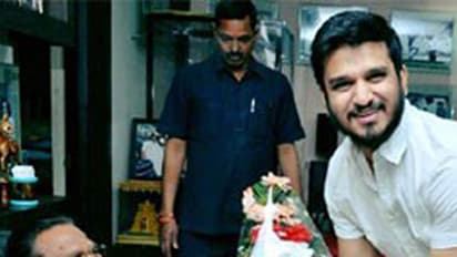 దాసరి మృతికి నివాళిగా పుట్టినరోజు వేడుకలకు దూరం