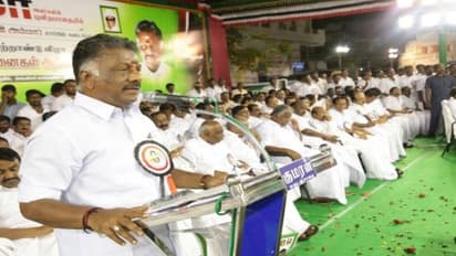 எனக்கு நிதி அமைச்சர் பதவியை விட்டுத் தருவதற்கு அவர் யார் ? ஜெயகுமாரை எச்சரித்த ஓபிஎஸ்…