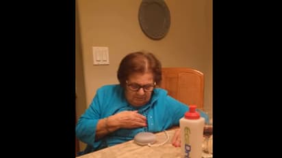 ഗൂഗിളിനോട് തന്റെ പ്രിയപ്പെട്ട പാട്ടൊന്ന് പാടാന് പറഞ്ഞ് താരമായിരിക്കുകയാണ് ഈ 85 കാരി