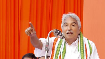 "ആക്ടിവിസ്റ്റുകളെ കണ്ടുപിടിച്ച് ശബരിമലയ്ക്ക് കൊണ്ടുപോയി': സര്ക്കാരിനെതിരെ ഉമ്മൻചാണ്ടി