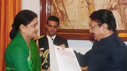 Sasikala warns Panneerselvam, seeks appointment to meet Governor