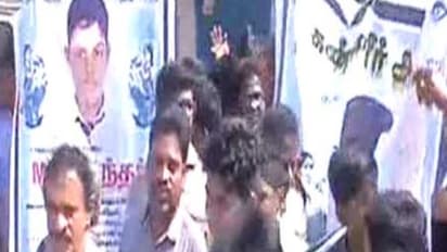 ‘டக்வாக்’ தண்டனை தந்த ஆசிரியர்... பரிதாபமாக பலியான பள்ளி மாணவன்!