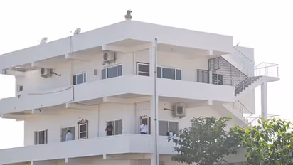 కేసీఆర్ ఫామ్ హౌస్ పై దాడి చేయబోతున్నాం...: మధు యాష్కి సంచలనం