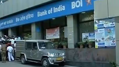 Van driver runs away with ₹1.37 crore in new currency