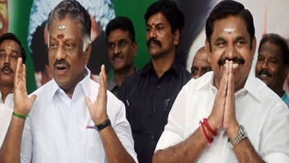 காது குத்தப் போகிறார்களாம் எடப்பாடியாரும், பன்னீராரும்: தமிழக அரசியலில் முதல் முறையாக ஒரு சாதனை!