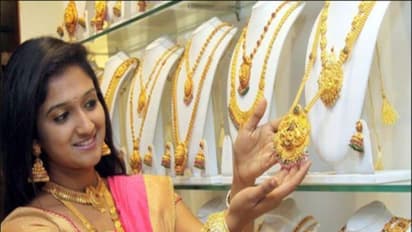 ‘ಕೇಳ್ದೆನೆ ಚಿನ್ನಾ, ಸಿಕ್ಕಾಪಟ್ಟೆ ಇಳ್ದಿದೆ ಚಿನ್ನ’: ಇಂದೇ ಕೊಂಡ್ರೆ ಚೆನ್ನ!