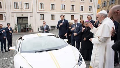 സമ്മാനമായി കിട്ടിയ ലംബോര്ഗിനി മാര്പാപ്പ ഇറാഖിന് വേണ്ടി വില്ക്കുന്നു