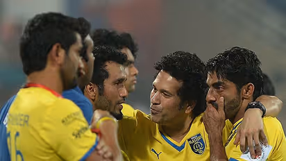 Sachin, Ganguly land in Kochi as ISL fans protest outside stadium