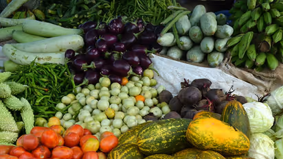 পটলের কারসাজি, যা আপনার ত্বকের বয়স কমিয়ে দেয়