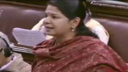 அதிமுகவினர் அடித்துக்கொண்ட போது மீனவர் பிரச்சனையை பேசி ஸ்கோரை அள்ளிய கனிமொழி