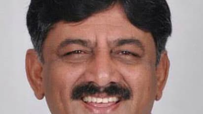 ಕನ್ನಡದವರು ಲೋಕಲ್ ,ಇಂಗ್ಲಿಷರೆಂದರೆ ಲೆವಲ್ : ತಡವರಸಿ ಯಾರು ಡಿ ಶಿವ ಎಂದರು?