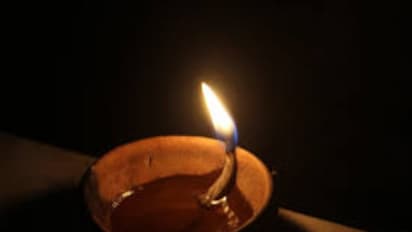 தீபம் ஏற்ற சிறந்த திசை மற்றும் எண்ணெய் எது தெரியுமா?