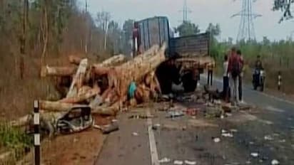 "அசுர வேகத்தில் லாரியை ஓவர்டேக் செய்த கார்" - சம்பவ இடத்திலேயே 7 இளைஞர்கள் பலி