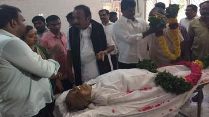 "30 ஆண்டு கால நட்பை இழந்து விட்டேன்" - பெரியசாமி உடலுக்கு வைகோ அஞ்சலி