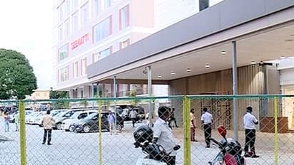 പാര്ക്കിംഗിനെ ചൊല്ലി വീണ്ടും കെഎംആര്എല് - ശീമാട്ടി തര്ക്കം