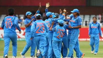 229 ரன்கள் எடுத்தால் வெற்றி...!!! - மகளிர் கிரிக்கெட்டில் இந்தியாவுக்கு கெடு வைத்த இங்கிலாந்து...