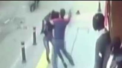 10 ವರ್ಷಗಳ ಮೊದಲು ಡೈವೋರ್ಸ್ ನೀಡಿದ ಪತ್ನಿಯನ್ನು ನಡುರಸ್ತೆಯಲ್ಲೇ 25 ಬಾರಿ ಇರಿದು ಕೊಂದ ಪತಿ!