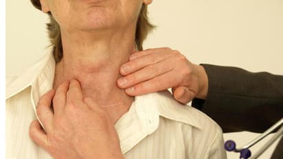 এই পাঁচ লক্ষণ দেখলে সতর্ক হন, আক্রান্ত হতে পারেন থাইরয়েডের সমস্যায়