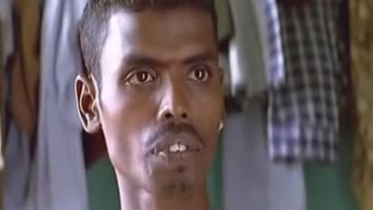 மனநலம் பாதித்து கோவிலில் பிச்சை எடுக்கும் காதல் பட காமெடியன் ...