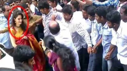 தமன்னா மீது செருப்பு வீச்சு..! அதிர்ச்சியில் ரசிகர்கள்..!