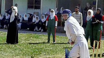 ಕಣಿವೆ ನಾಡಿನಲ್ಲಿ ಕಾಶ್ಮೀರಿ ಯುವತಿಯರ ಕ್ರಿಕೆಟ್ ಕಲರವ..!