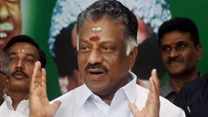 ஜெ. கட்டளைப்படி எதிரிகளை அழிக்க வேண்டும்...! ஜெ. கட்டளையே சாசனம்! பேரவையில் பாகுபலி வசனம் பேசிய ஓபிஎஸ்!