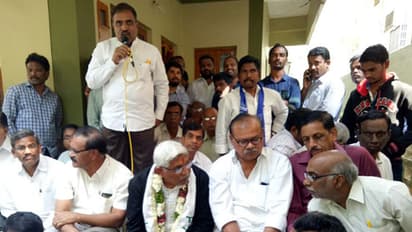 కోదండరాం ఇంట్లో పోలీసుల దొంగతనం!