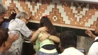 മെട്രോയില് കൈ കോര്ത്ത് സഞ്ചരിച്ച യുവാവിനും യുവതിക്കും ക്രൂരമര്ദ്ദനം