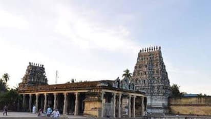 ദേവിക്ക് ഒരു വെറൈറ്റിയാകട്ടെ, ചുരിദാര് ഉടുപ്പിച്ച പൂജാരിയെ പുറത്താക്കി