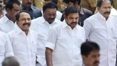 எடப்பாடி தலைமையில் அமைச்சர்கள் அவசர ஆலோசனை