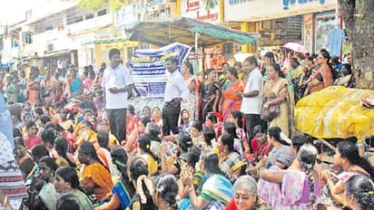 ஸ்ட்ரைக் பண்ணாதீங்க… கோரிக்கைகளை வலியுறுத்த நிறைய வழி இருக்கு…அரசு ஊழியர்களுக்கு ஆப்பு வைத்த உயர்நீதிமன்றம்….