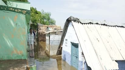 வெள்ளத்தில் மூழ்கிய 200-க்கும் மேற்பட்ட வீடுகள்; முன்னெச்சரிக்கை நடவடிக்கையால் பெரும் உயிர்சேதம் தவிர்ப்பு...