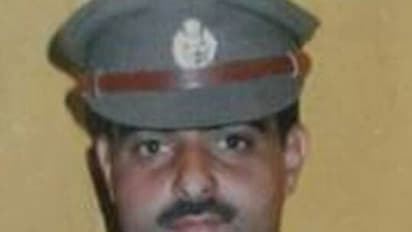 കാശ്മീരിൽ പൊലീസുകാരനെ ജനക്കൂട്ടം തല്ലിക്കൊന്നു