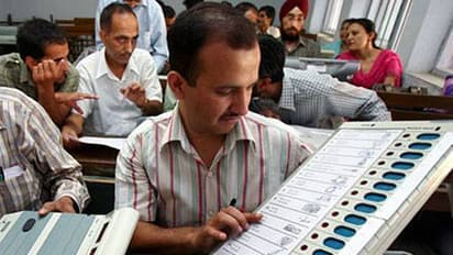 ईवीएम हैकिंग पर सियासी संग्राम तेज, चुनाव आयोग ने हैकर सैयद शुजा के खिलाफ दर्ज कराई FIR