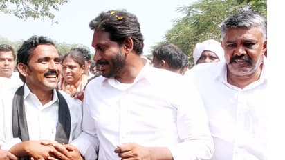 పగలు పాదయాత్ర..రాత్రిళ్ళు పార్టీ పని