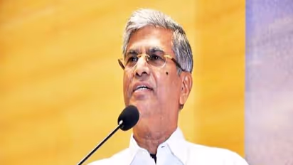 “திருப்பதி பெருமாளுக்கு லஞ்சம்” என்ற கருத்து... எஸ்.ஏ.சந்திரசேகர் மீது வழக்கு பதியலாம் என்கிறது உயர் நீதிமன்றம்