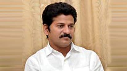 టీపీసీసీ చీఫ్‌గా రేవంత్ ప్రమాణం: జీవన్ రెడ్డి, కోమటిరెడ్డి బ్రదర్స్ డుమ్మా