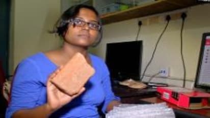 செல்போனுக்கு பதிலாக பார்சலில் வந்த “செங்கல்“..! வேலையை காட்டிய ஸ்நாப்டீல்..ஏமாந்த ஐடி பெண் ...!