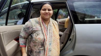 லாலு மகள் மற்றும் குடும்பத்தாரின் சொத்துகள் முடக்கம்...- வருமானவரித்துறையினர் நடவடிக்கை!