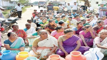 புகாருக்கு நடவடிக்கை எடுக்காததால் சினம் கொண்டு போராட்டத்தில் இறங்கிய மக்கள்…