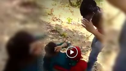 యుపిలో లవర్స్ పై ఎలా రెచ్చిపోయారంటే ? (వీడియో)