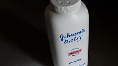 జాన్సన్ అండ్ జాన్సన్ బేబీ పౌడర్ అమ్మకాలకు ఫుల్స్టాప్! వచ్చే ఏడాది నుంచి నిలిపివేత