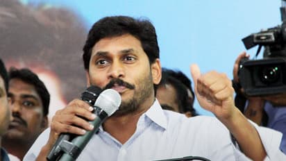 అక్కడేమైనా తేడా కొట్టిందా: జగన్ ఉక్కిరిబిక్కిరి, జట్టుకడుతున్న ప్రతిపక్షాలు