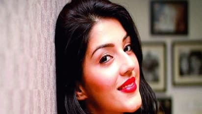 நான் விபச்சாரி இல்லை! பிரபல நடிகை கண்ணீர் பேட்டி!